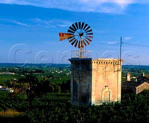 Windmill of Chteau Ausone Stmilion Gironde   France  Saintmilion  Bordeaux