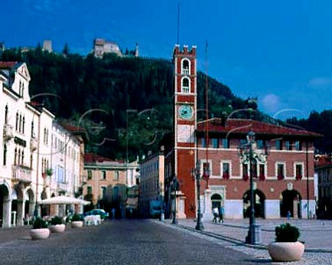 The piazza in the old fortified town of Marostica   Veneto Italy      DOC Breganze