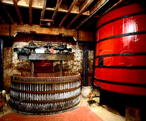 Vat and press in old cellar 1883 of Herederos del   Marqus de Riscal Elciego Alava Spain   Rioja Alavesa