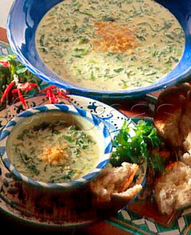 Cream of lettuce soup with herbs and crusty bread