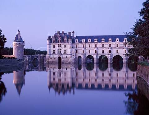 Chenonceau Chteau on the River Cher at dusk   Chenonceaux IndreetLoire France