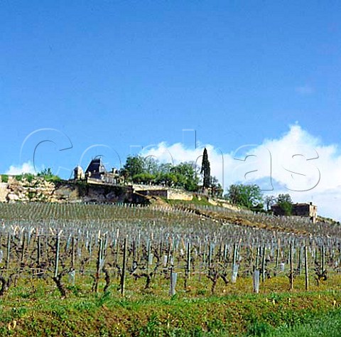 Chteau Ausone above its vineyards   Stmilion Gironde France    Stmilion