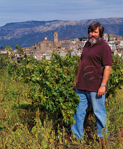 Ren Barbier in a 100year old Garnacha vineyard   from which come grapes for his Clos Mogador   Gratallops Catalonia Spain   DO Priorato