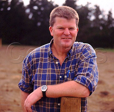 Larry McKenna oversees the planting of his   new property Escarpment   Martinborough New Zealand    Wairarapa