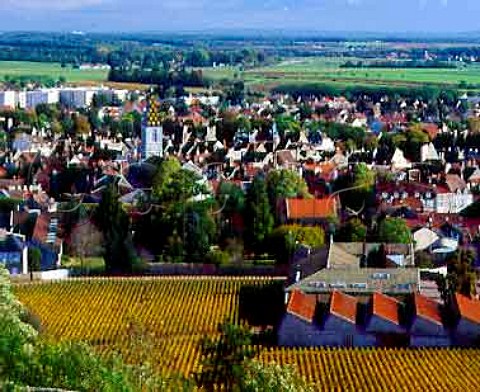 View eastwards over NuitsStGeorges and autumnal   vineyard Cte dOr France   Cte de Nuits