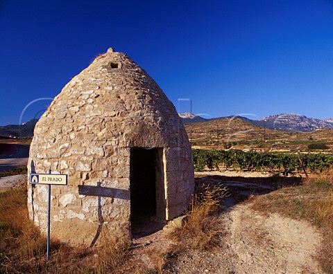 Traditional stone building guardavias in the   vineyards near Abalos La Rioja Spain       Rioja Alta