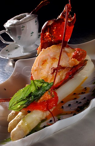 Lobster with white asparagus