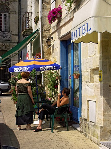 Hotel Les Trois Lis in Bourgs market square    Gironde France  Aquitaine