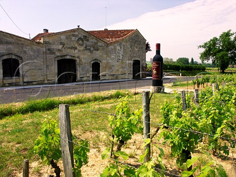 Giant wine bottle display outside Chteau Hermitage   near Montagne  Gironde France   StGeorgesStmilion  Bordeaux