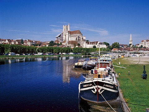 Cathdrale StEtienne and the Yonne river Auxerre  Yonne France  Bourgogne