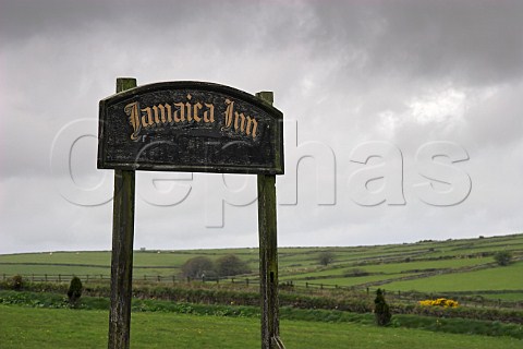Sign for Jamaica Inn on Bodmin Moor built in 1750   and made famous by Daphne du Mauriers novel in the   1930s Bolventor Launceston Cornwall England