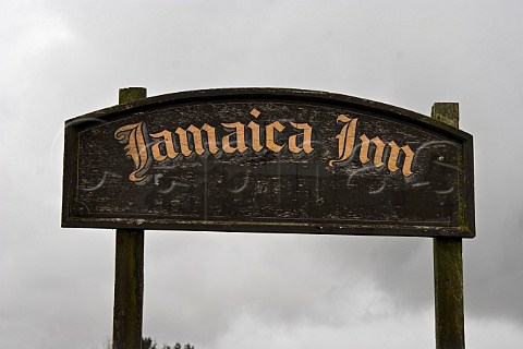 Sign for Jamaica Inn on Bodmin Moor built in 1750   and made famous by Daphne du Mauriers novel in the   1930s Bolventor Launceston Cornwall England