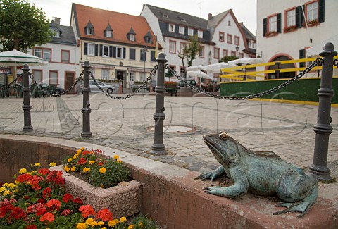 Bronze frog statue in the town square Oppenheim   Germany  Rheinhessen