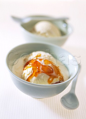 Two bowls of vanilla icecream and maple syrup