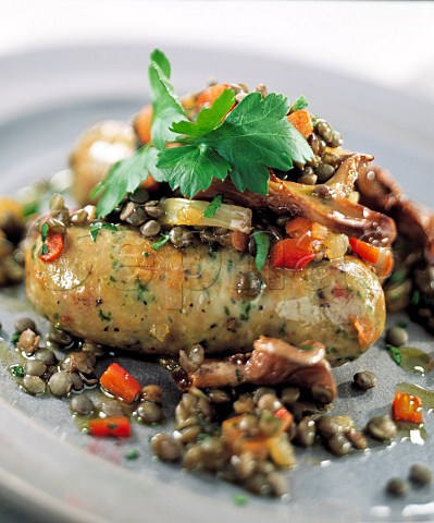 Pork and leek sausages with lentils and mushrooms