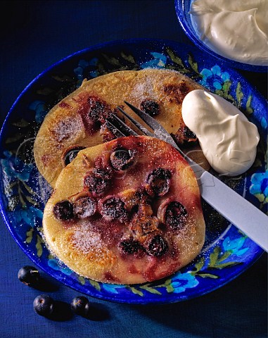 Blueberry pancakes and cream
