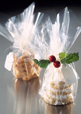 Christmas Macaroons gift wrapped