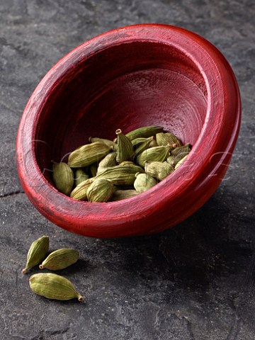 Cardamoms in a wooden cup