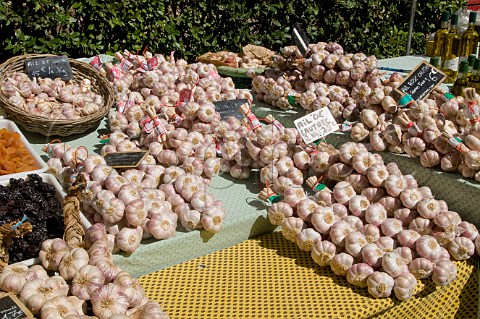 Garlic grappes on sale at the Sunday market in LIslesurlaSorgue Vaucluse Provence France