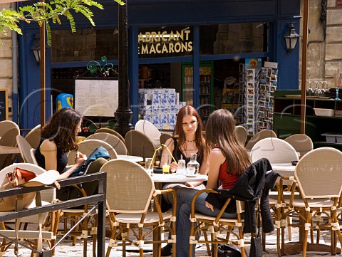 Terrace caf  restaurant in the centre of Stmilion Gironde France Stmilion  Bordeaux