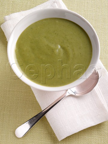 A bowl of spinach soup