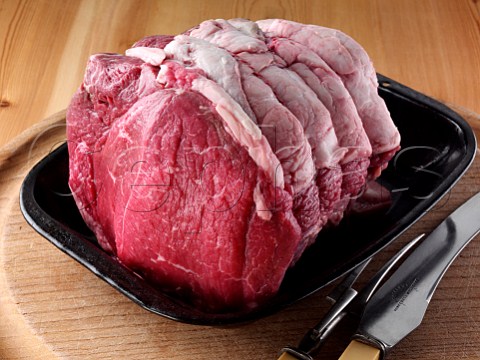 A joint of raw beef topside in a roasting dish