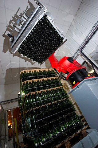 Automated wine bottling line at the Union de Producteurs de Saintmilion   Gironde France  Stmilion  Bordeaux