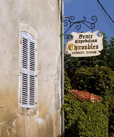 Wine for sale sign on wall of producer Georges   Boulon Chiroubles Rhne France   Chiroubles    Beaujolais