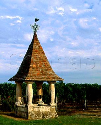 Well at Chteau la Jaubertie Colombier Dordogne   France   ACs Bergerac  Monbazillac