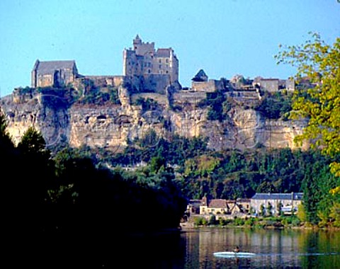 Chteau of Beynac above the Dordogne River   Dordogne France