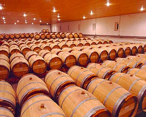 New oak barriques in the white wine chai of Chteau   LynchBages The wine is similar to a Graves with   40 Sauvignon Blanc 40 Semillon and 20 Muscadelle  Pauillac Gironde France  Mdoc  Bordeaux