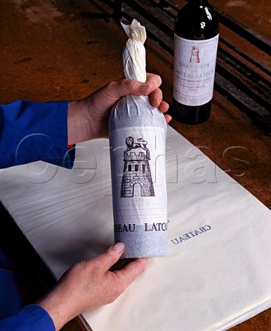 The finishing touch to a bottle of 1949 Chteau   Latour tissue wrapping by hand with the archway   carefully placed above the vintage date on the label   Pauillac Gironde France  Mdoc  Bordeaux