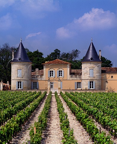 Chteau Lilian Ladouys and its vineyard on gravel soil StEstephe Gironde France  Mdoc Cru Bourgeois