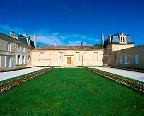 The courtyard between Chteau LovilleLasCases   left and Chteau LovillePoyferr right   StJulien Gironde France  Mdoc  Bordeaux