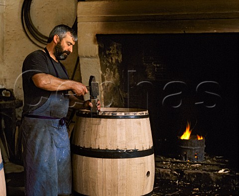 Alain Nunes cooper in his tonnellerie cooperage   at Chteau Margaux   Margaux  Gironde France   Mdoc  Bordeaux