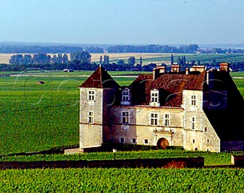 The chateau of Clos de Vougeot on the Cote de Nuits   Burgundy