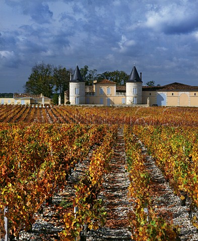 Chteau Lilian Ladouys and its vineyard on gravel soil StEstphe Gironde France   Mdoc Cru Bourgeois