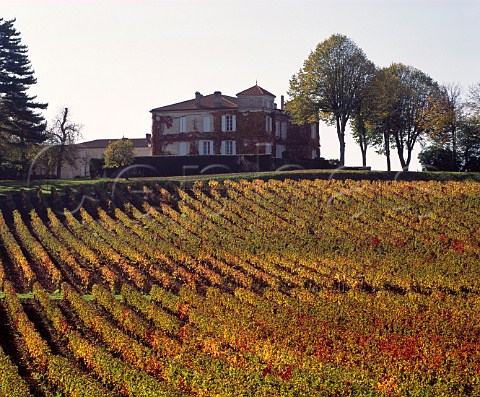 Chteau Pardaillan above its autumnal vineyard Cars Gironde France Premires Ctes de Blaye    Bordeaux