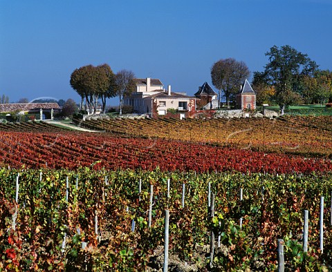 Chteau Barbe viewed over its autumnal vineyard Cars Gironde France   Premires Ctes de Blaye  Bordeaux