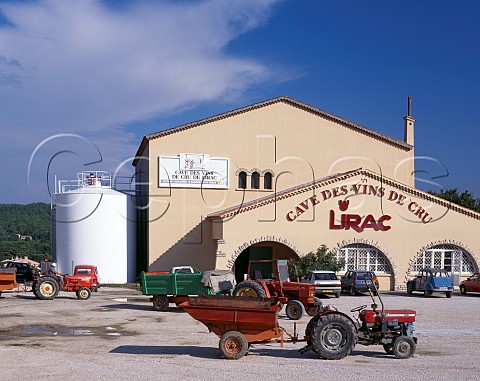 Grapes arriving at the Cave des Vins de Cru Lirac StLaurentdesArbres Gard France Lirac