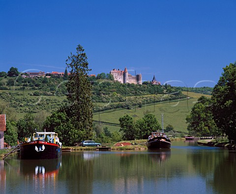 Canal de Bourgogne at VandenesseenAuxois with ChteauneufenAuxois in the distance Cte dOr France   Bourgogne