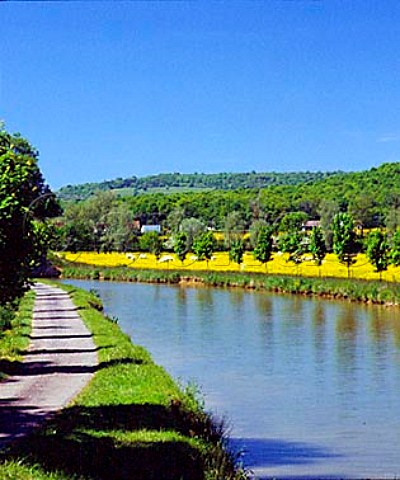 Canal de Bourgogne at ChteauneufenAuxois Cte dOr   France Bourgogne