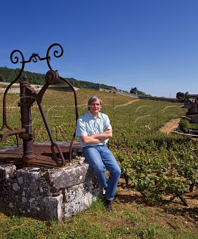 Former winemaker JeanPierre de Smets in Clos de lArlot vineyard   Domaine de lArlot PremeauxPrissey Cte dOr   France NuitsStGeorges  Cte de Nuits