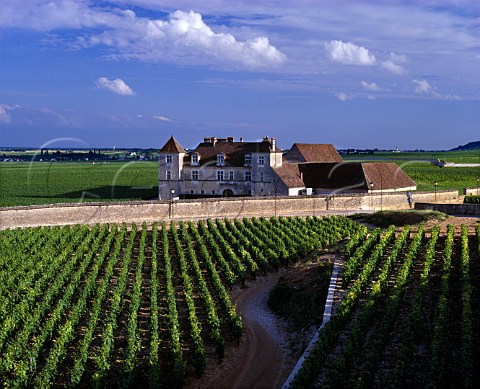 Chteau du Clos de Vougeot surrounded by its   Grand Cru vineyard viewed over the Premier Cru Les Petits Vougeot Cte dOr France    Cte de Nuits