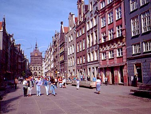 View along Ulica Dluga to the Upland Gate Brama   Wyzynna with the Torture House and the High Prison   Tower beyond Gdansk Poland