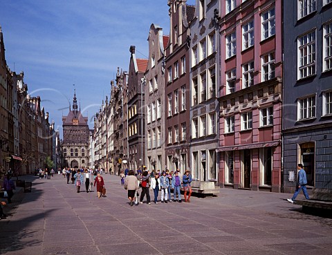 View along Ulica Dluga to the Upland Gate Brama   Wyzynna with the Torture House and the High Prison   Tower beyond Gdansk Poland