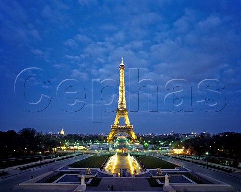 Eiffel Tower from the Chaillot Palace gardens at  dusk  Paris France