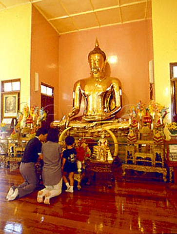 Wat Traimit Temple of the Golden Buddha Bangkok   55 tonnes of solid gold
