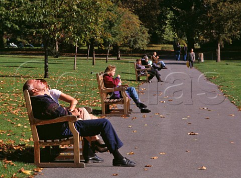 People relaxing in St Jamess Park  the oldest and most ornamental in London
