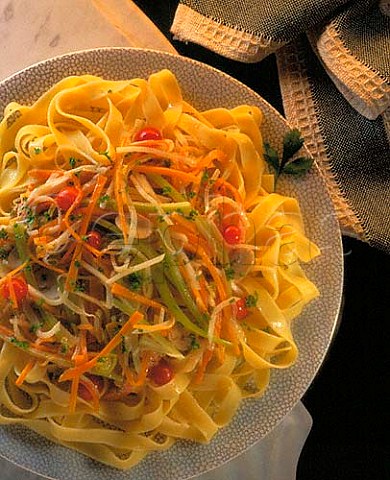 Tagliatelle with thinly sliced vegetables